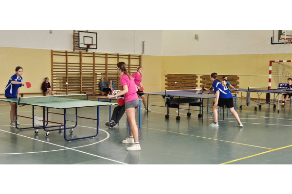 Półfinał wojewódzki w tenisie stołowym dziewcząt