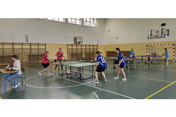 Półfinał wojewódzki w tenisie stołowym dziewcząt