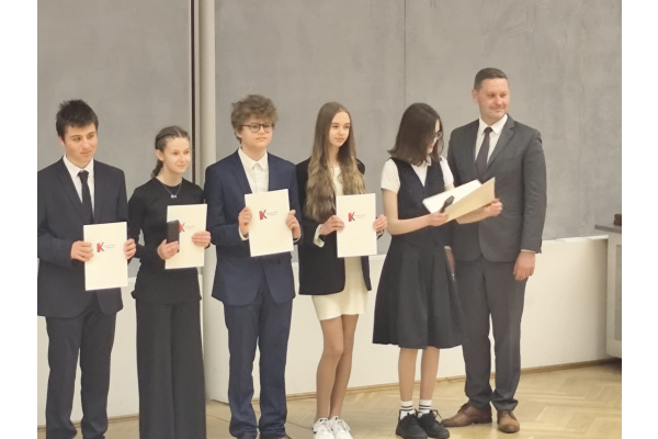 Weronika Spychała - laureatka w konkursie Kuratora Oświaty z języka francuskiego